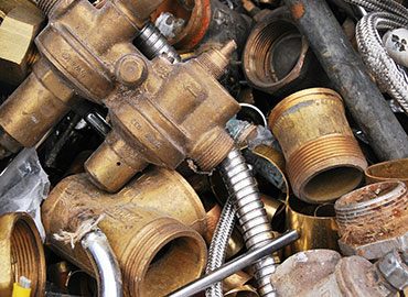 Tvrtka Metali reciklaža vrši otkup otpadnih sirovina u skladištu u Zadru. Otkup otpadnog mesinga Zadar.